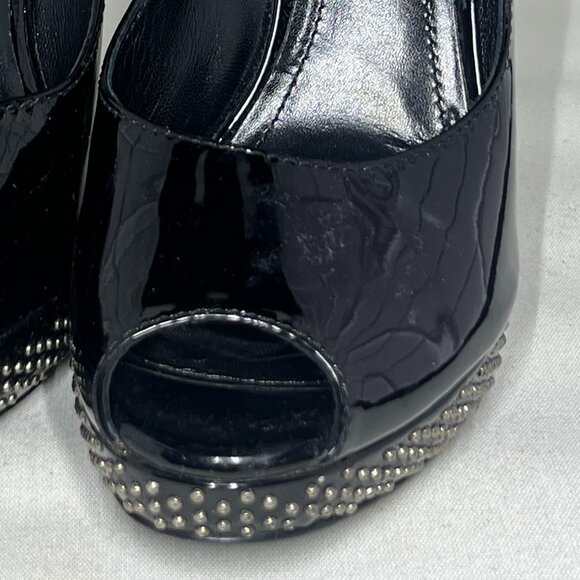 Burberry Patent Leather Pumps - Picture 4 of 5